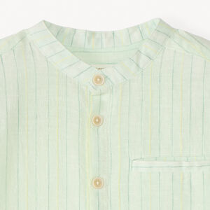 Camisa de manga corta a rayas con cuello mao niño 