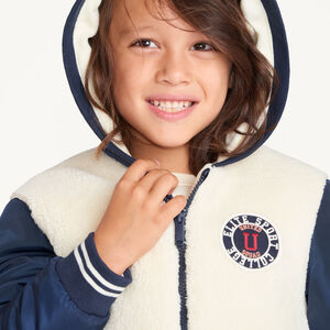 Chaqueta para niño con capucha de dos materiales 