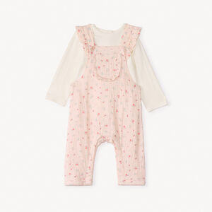 Conjunto de 2 piezas con overol estampado para niña. 