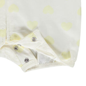 Pelele corto estampado corazones amarillos para bebé niña  Main Pelele corto estampado corazones amarillos para bebé niña