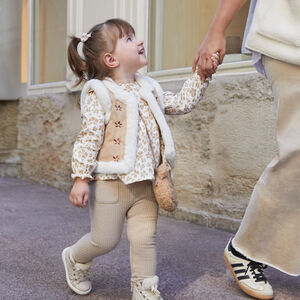 Conjunto de blusa y pantalón de rayas para bebé niña con estampado de leopardo floral. 
