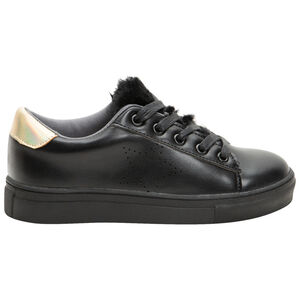 Zapatillas bajas efecto cuero con detalles dorados en la parte posterior y forro de sherpa. 