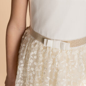 Vestido de ceremonia de tul bordado con espalda calada en forma de corazón para niña 