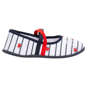 Zapatillas bajas de punto con rayas y corazones que contrastan 