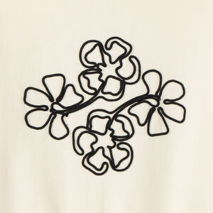 Sudadera de niña de felpa con flores de cording. 