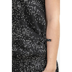 Vestido de embarazo de manga corta estilo cruzado 