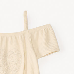 Monosuit de hombros descubiertos con bordado de corazón niña 