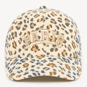 Gorra de niña de terciopelo con estampado de leopardo. 
