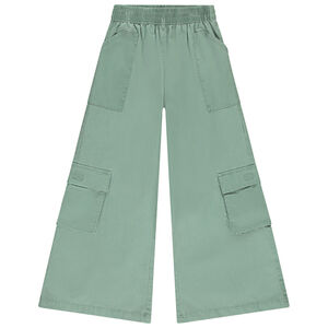 Pantalón acampanado uni verde en tela con bolsillos para niña 