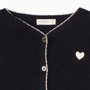Chaleco de punto canalé con parche de corazón para niña 