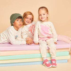 Sudadera de felpa con estampado de fresa para bebé niña 