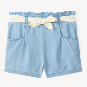 Short con cinturón para atar con estampado de corazones para bebé niña. 