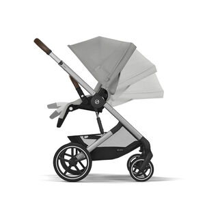 Poussette compacte Balios S Lux silver/stone grey  Main Poussette compacte Balios S Lux silver/stone grey