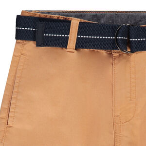 Bermudas lisas de sarga con cinturón para niño 