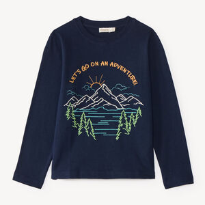 Camiseta de manga larga con bordado de montaña para niño. 