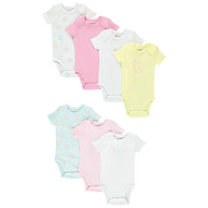 Pack de 7 bodies de manga corta de la colección bebé niña. Cuello redondo. Cierre cruzado con botones a presión en delantero y entrepierna de 1 a 6 meses. Cuello americano y cierre con botones a presión en entrepierna de 9 a 36 meses. 4 modelos lisos con estampado en delantero. Colores y motivos diferentes según modelo. 3 modelos con estampados fantasía "all-over". Diferentes estampados y colores según modelo. 95% Algodón, 5% Elastano. 