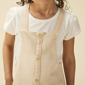 Vestido peto vaquero con botones decorativos para niña 