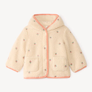 Abrigo de sherpa para niña con bordados de frutas 