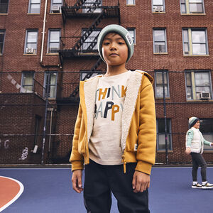 Gorro de punto liso con parche estampado niño 