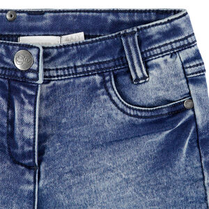 Pantalón corto de felpa vaquera con efecto desgastado 
