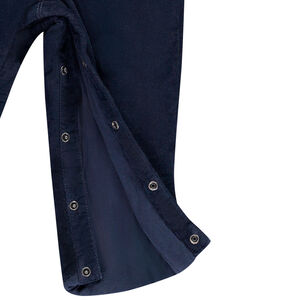 Pelele largo de terciopelo con insignia para bebé niño 