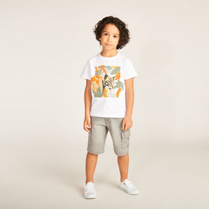 Camiseta de manga corta con estampado fantasía y parche de bucles para niño. 