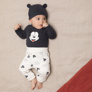 Ensemble en coton bonnet + body + pantalon imprimé Mickey Disney pour bébé garçon Main Ensemble en coton bonnet + body + pantalon imprimé Mickey Disney pour bébé garçon