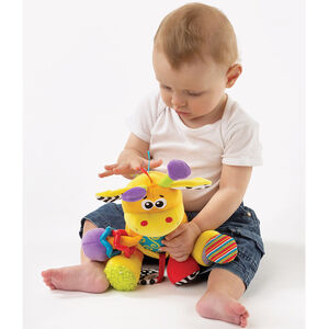 Peluche Girafa Multi Actividades  Main Peluche Girafa Multi Actividades