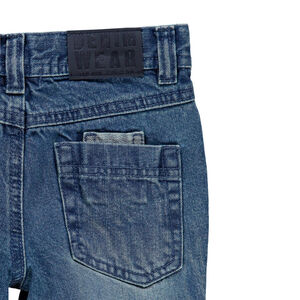 Jeans efecto desgastado y arrugado corte recto niño. 