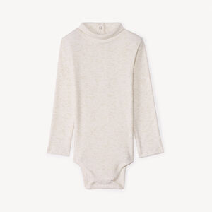 Cuerpo de manga larga con cuello alto para niña. 