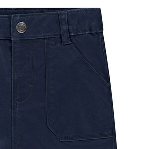 Pantalón liso en sarga con bolsillos para niño 