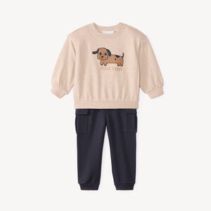 Conjunto de chándal para bebé niño con parches de felpa decorativos. 