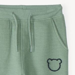 Pantalón de chándal para bebé niño con tejido de panal y estampado de oso. 