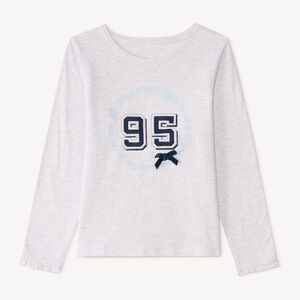 Camiseta de niña de manga larga con parche decorativo. 