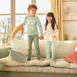 Conjunto de pijama largo de jersey con estampado de kayak para niño. 