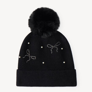Bonnet fille en maille à pompon et motifs nœuds 
