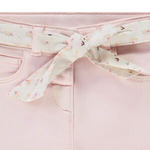 Jean recto con cinturón para anudar estampado para bebé niña 