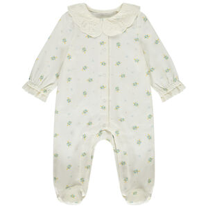 Pelele impreso de tortugas con cuello babero bordado para niña. 