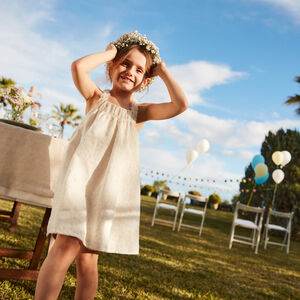 Vestido de tirantes de bordado inglés para niña 