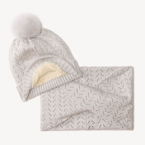 Conjunto de gorro y bufanda para niña 