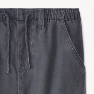Pantalón liso con bolsillos cargo para bebé niño 