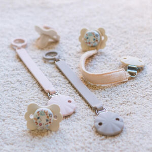 Sujetachupetes Wonderland Rosa 