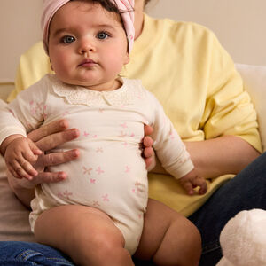 Body de manga larga con cuello claudina bordado para bebé niña 