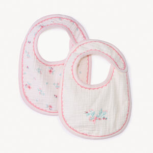 Conjunto de 2 baberos de gasas con estampado divertido para niña. 