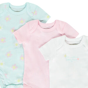 Pack de 7 bodies de manga corta de la colección bebé niña. Cuello redondo. Cierre cruzado con botones a presión en delantero y entrepierna de 1 a 6 meses. Cuello americano y cierre con botones a presión en entrepierna de 9 a 36 meses. 4 modelos lisos con estampado en delantero. Colores y motivos diferentes según modelo. 3 modelos con estampados fantasía "all-over". Diferentes estampados y colores según modelo. 95% Algodón, 5% Elastano. 