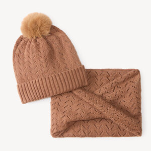 Conjunto de gorro y bufanda para niña 