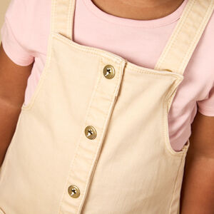 Ropa de tirantes con botones decorativos y bolsillos para niña 