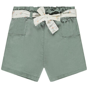 Short de tela con cinturón para atar para niña. 