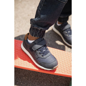 Zapatillas con cordones y tira adherente Main Zapatillas con cordones y tira adherente