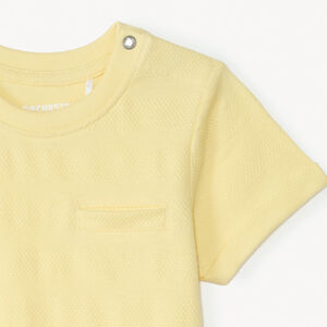 Camiseta de manga corta lisa de jersey con efecto pop-corn para bebé niño. 